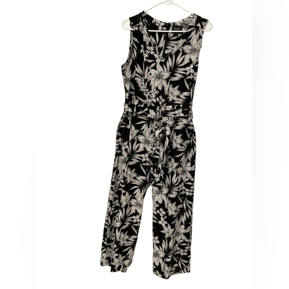 ECI  Women’s V-Neck  Sleeveless Belted floral black and white jumpsuit size M.